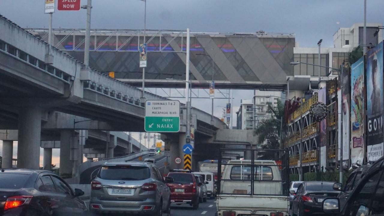 Palm Tree Condos Across Naia3 By Beth Manila Luaran gambar